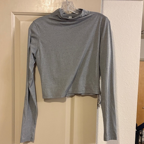 Gray Cropped Base Layer - Picture 1 of 3